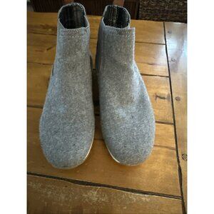 b.ø.c. by Born Gray Wool Chelsea Ankle Boots 9M Slip-On Comfort Casual Booties